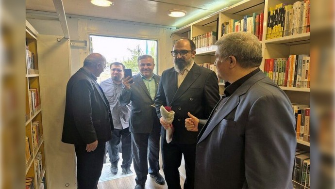 İran Kürdistan Eyaleti’nde Kültürel Erişimi Artıracak İlk Gezici Kütüphane Sakız’da Açıldı