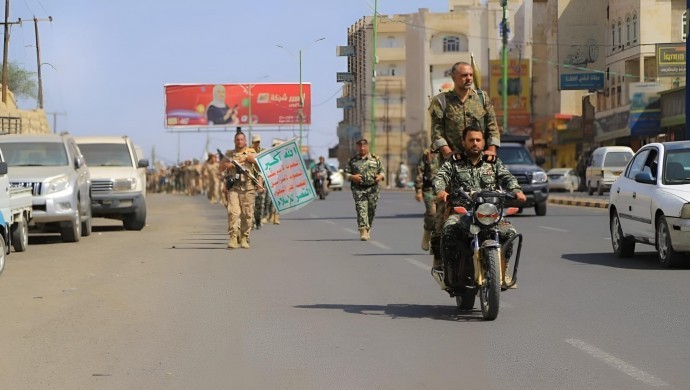 Yemen’de Bab el-Mendeb Gerilimi: Husiler Mocha’yı Kontrol Ederken, Suudi Arabistan ve ABD Destek İddiaları Gündemde