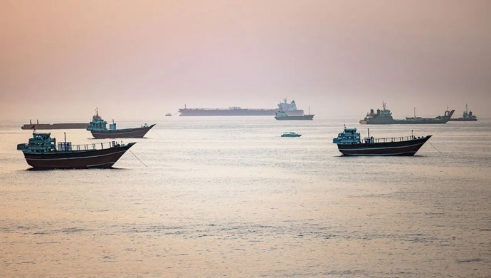 İran Devrim Muhafızları’ndan ABD’ye Gerginlik Artıran Uyarı: ‘Hürmüz Boğazı’ndaki Tüm Deniz Araçları Hedef Olabilir’