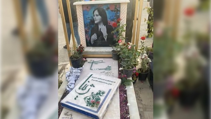 Jina Emînî Mezarı Başında ‘Jin, Jiyan, Azadî’ Sloganlarıyla Anıldı
