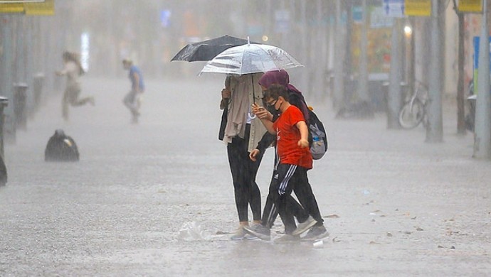 Meteoroloji’den Türkiye Geneli Yağış Uyarısı: Bazı Bölgelerde Kuvvetli Sağanak Bekleniyor