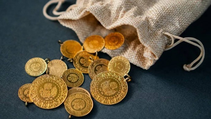 Altın Fiyatları Haftaya Düşüşle Başladı: Ekonomik Dinamikler ve Jeopolitik Riskler Etkili