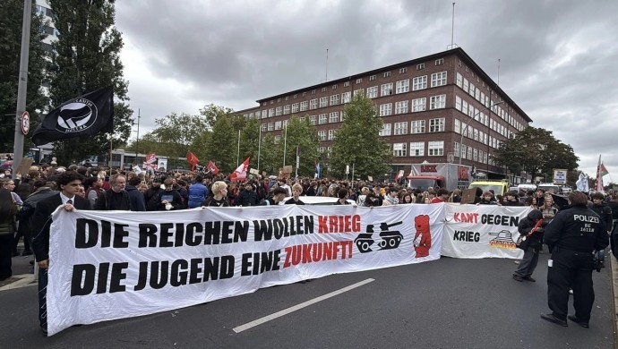 Almanya’da Öğrencilerden Zorunlu Askerliğe Karşı Kitlesel Direniş
