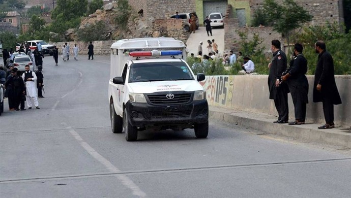 Pakistan’da Polis Noktasına Saldırı: Çok Sayıda Can Kaybı ve Yaralı