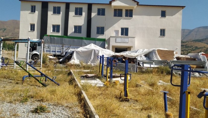 Muş’ta Okul İnşaatı Çevresinde Patlama: Bir Çocuk Ağır Yaralandı, İhmal İddiaları Gündemde