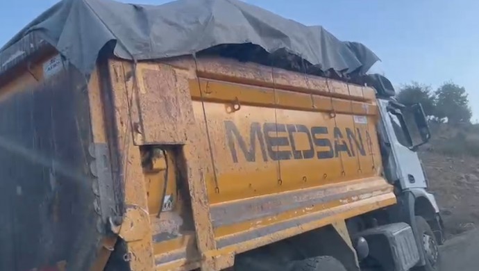 Şırnak Besta’da Kesilen Tonlarca Ağaç Brandalı Kamyonlarla Taşınıyor