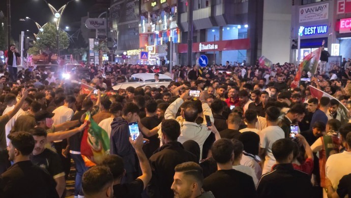 Amedspor’un Beşiktaş Zaferi Serhat Kentlerini Coşturdu: On Binler Sokaklara Aktı