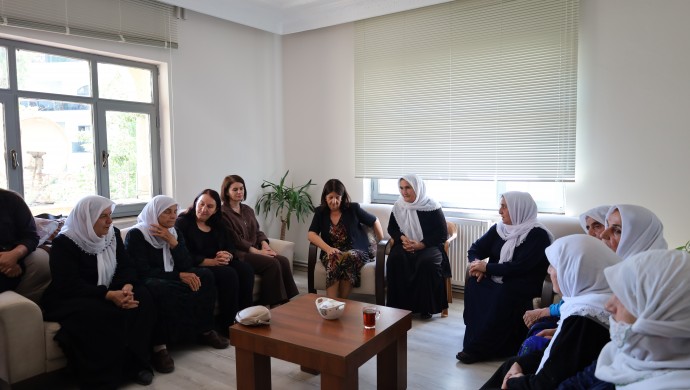 Pervin Buldan’dan Barış Anneleri’ne Ziyaret: Yeni Dönemde Önemli Gelişmeler Bekleniyor