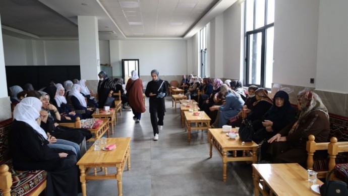 MEBYA-DER Yöneticisi Hatun Aslan’ın Taziyesine Kitlesel Ziyaret: Halk ve Siyasi Temsilciler Bir Aradaydı