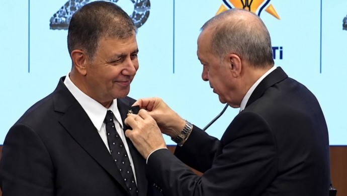 İzmir Büyükşehir Belediye Başkanı Cemil Tugay AKP’ye Katıldı