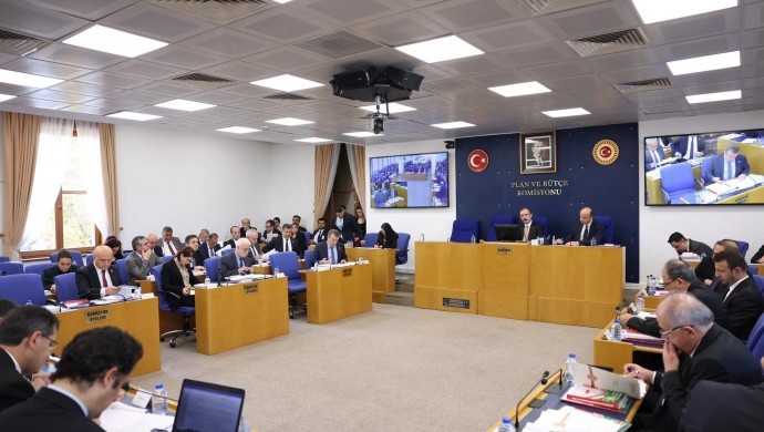 455 Bin Yatırımcıyı Etkileyen Fon Teklifi Meclis Gündeminde: Basın Özgürlüğü Protestosu