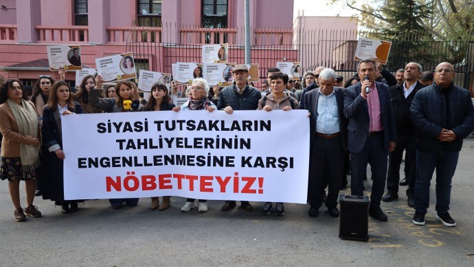 Zeliha Ustabaş İçin Adalet Bakanlığı Önünde Eylem: Tahliye Engeli Hukuksuz