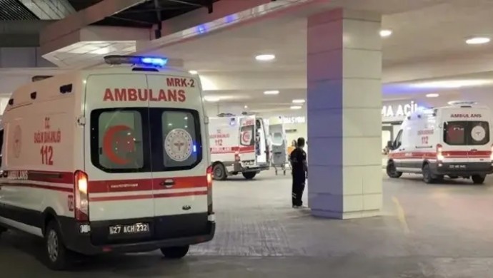 Gaziantep’te Şüpheli Ölüm: Bir Kadın Yaşamını Yitirdi, Eşi ve Çocuğu Yaralı