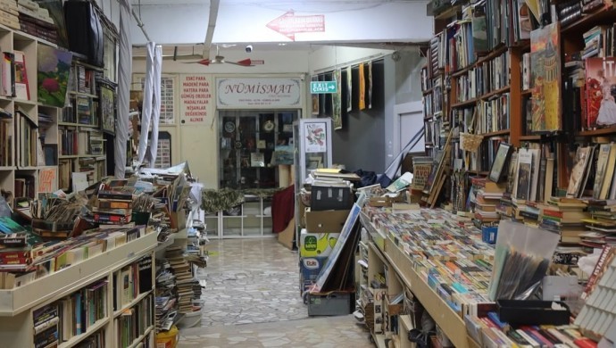 İstanbul’da Sahaflar Ekonomik Krize Direniyor: ‘Ayakta Kalmak Ölümle Kalım Arasında’