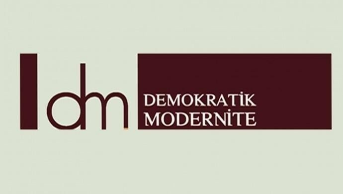 İfade Özgürlüğü Davası Ertelendi: Demokratik Modernite Yazarları Hakkındaki Yakalama Kararı Sürüyor