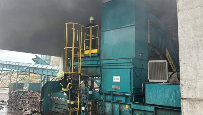 Sakarya’daki Lastik Fabrikasında Feci İş Cinayeti: Pres Makinesine Sıkışan İşçi Hayatını Kaybetti
