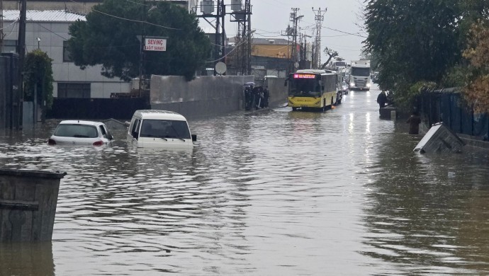 Şiddetli Yağış Kocaeli ve Sakarya’da Hayatı Olumsuz Etkiledi: Eğitime Bir Gün Ara