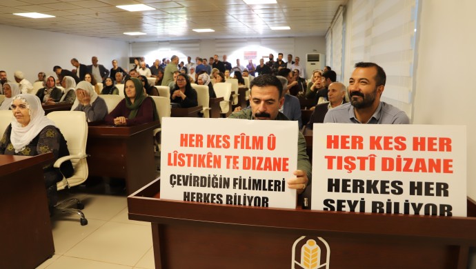 Kızıltepe’de DEM Partili Meclis Üyelerinden İhraç Edilen Başkana Sert Tepki: ‘İhanet, İstifa’