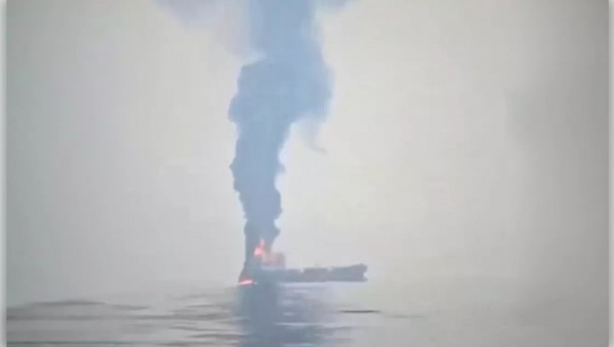 Hürmüz Boğazı’nda Petrol Tankerine Saldırı: Makine Dairesi Hasar Gördü