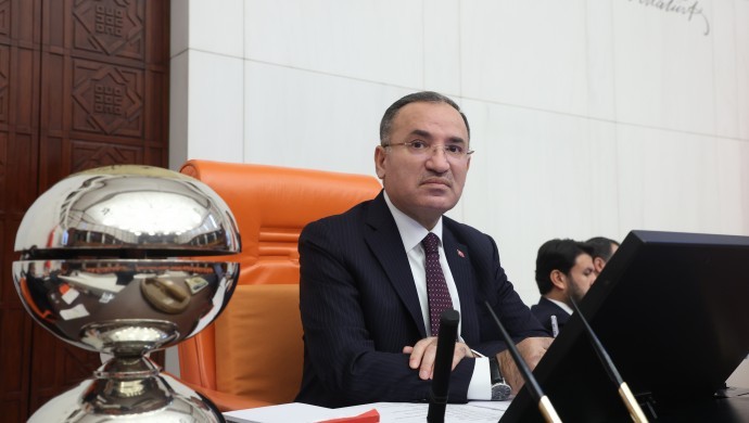 AKP’li Bekir Bozdağ Meclis Başkanvekilliği’nden İstifa Etti