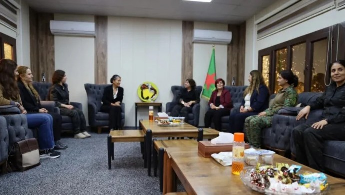 DEM Partili Kadın Heyetinden Rojava’ya Diplomatik Ziyaret: YPJ ile Görüşme
