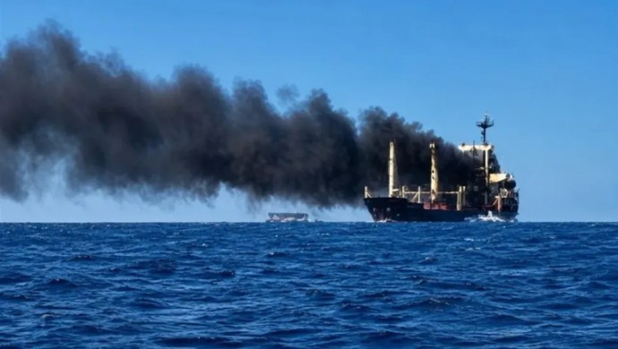 Hürmüz Boğazı’nda Süper Tanker Mayına Çarptı: İran’dan Gerilimi Tırmandıran Uyarı