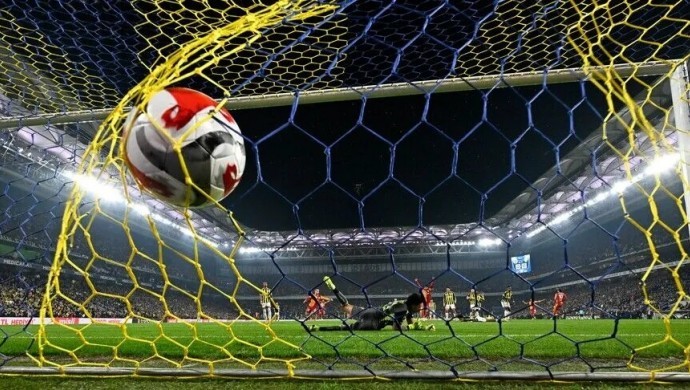Süper Lig’de Liderlik Değişimi: Galatasaray Zirvede, Amedspor İkinci Sırada