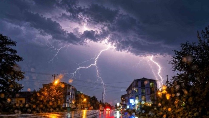 Kırk Sekiz Kent İçin Kuvvetli Yağış ve Fırtına Uyarısı: Meteoroloji’den Önemli Açıklama