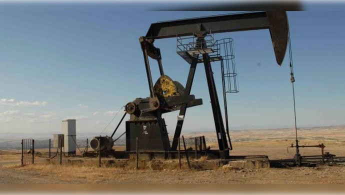 Petrol Fiyatları Ortadoğu Gerilimi ve Küresel Arz Beklentileri Arasında Geriledi
