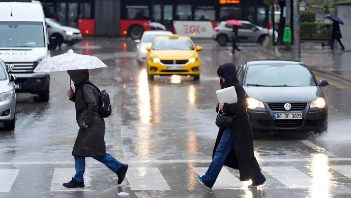 Meteorolojiden 10 İlde Turuncu, 26 İlde Sarı Kodlu Kuvvetli Yağış Uyarısı