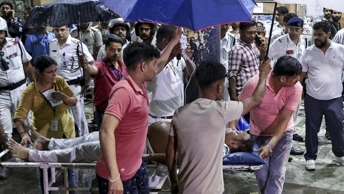 Hindistan’da İki Farklı Facia: 34 Kişi Hayatını Kaybetti, Onlarca Yaralı