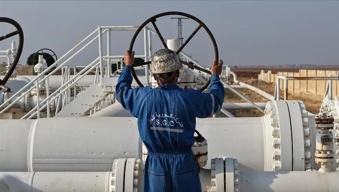 Petrol Piyasasında Dalgalanma: ABD’nin Rusya Kararı ve Ortadoğu Gerilimi Fiyatları Şekillendiriyor