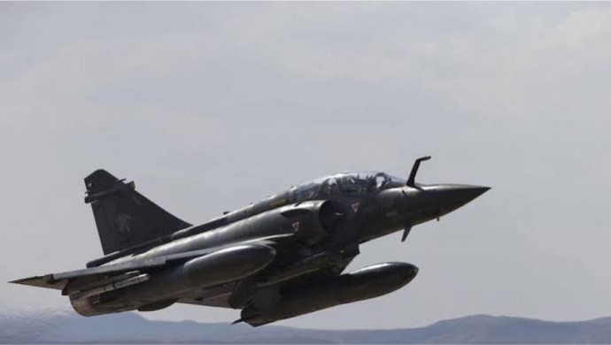 Fransa’da Savaş Uçağı Düştü: Bir Kişi Yaşamını Yitirdi