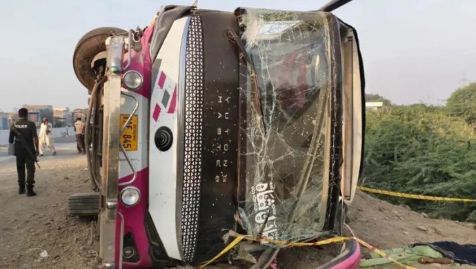 Hindistan’da Yolcu Otobüsü Devrildi: 10 Kişi Yaşamını Yitirdi, 44 Yaralı
