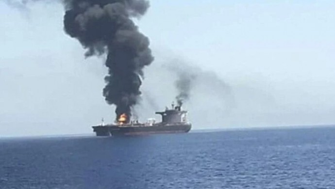 Hürmüz Boğazı’nda Kritik Gelişme: Petrol Tankeri Mayına Çarptı