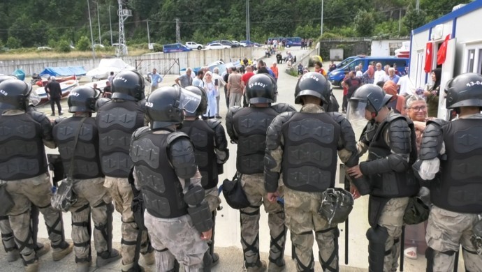 Rize Pazar’da Kafes Balıkçılığına Direnen Balıkçılardan AKP’ye Sert Tepki: “Oylarımızı Geri Çekiyoruz!”