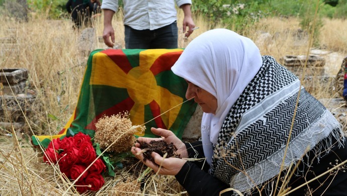 Gabar’da 18 Yıl Sonra Oğlunun Mezarını Ziyaret Eden Baba: Yıkılan Mezarlıklar Onarılmalı