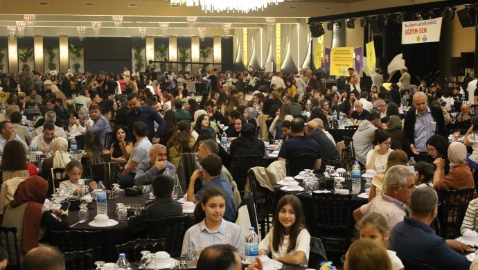 Eğitim Sen’den Öğretmenler Gününde net mesaj: ‘Bebekten katil yaratan sistemi değiştirmeliyiz’