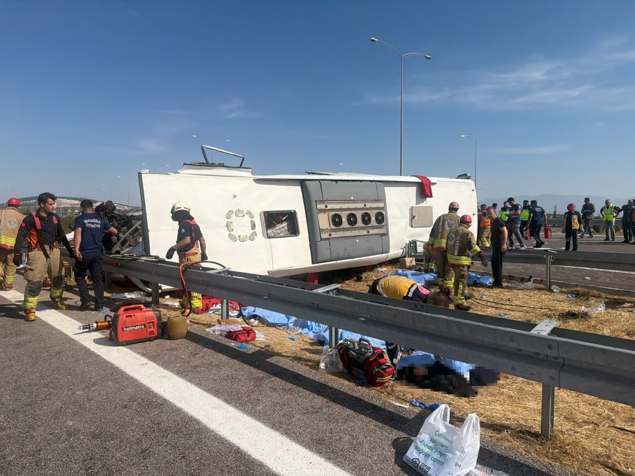 Manisa’da otobüs ile TIR çarpıştı: 11 ölü, 27 yaralı
